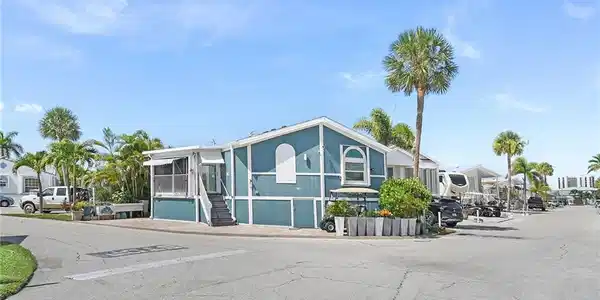 867 Nettles Boulevard