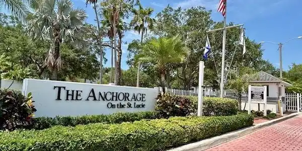 2502 SE Anchorage Cove