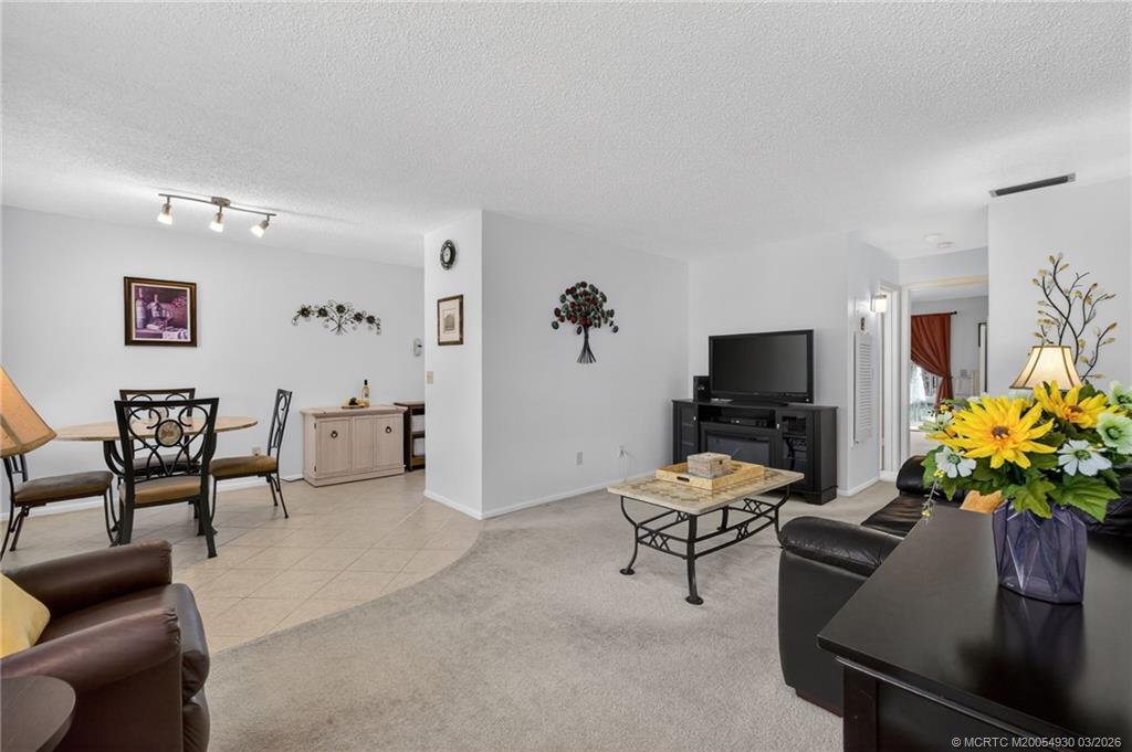 Image 4: Open floor plan.