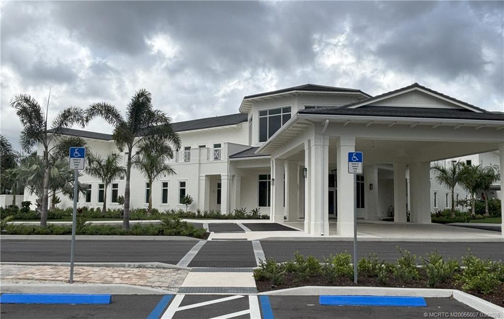 Image 3: Club House