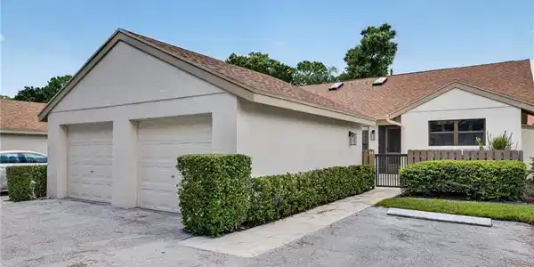 2084 SW Silver Pine Way