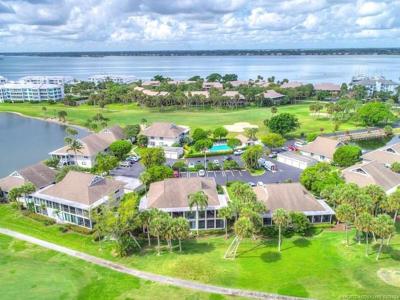 319 NE Golfview Circle