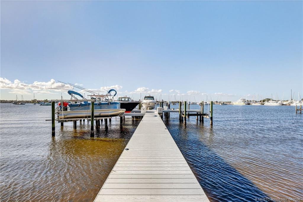 Image 2: Dock/Lift