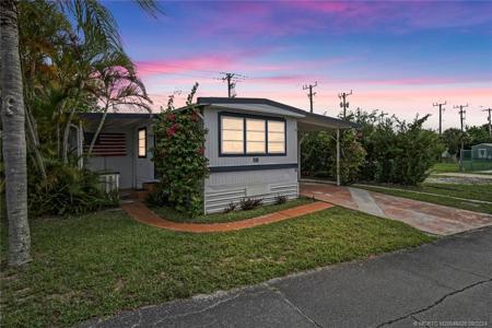 321 NE Tropicalia Lane