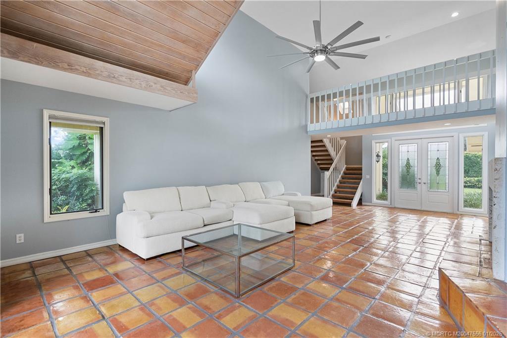 Image 4: Living room