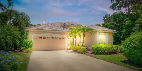 1543 SE Holyrood Lane