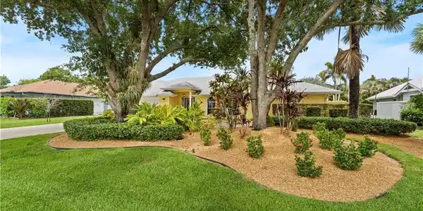 972 SW Hunt Club Circle
