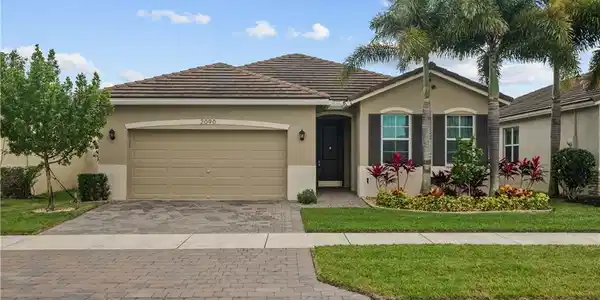 2090 NW Golden Oak Trail