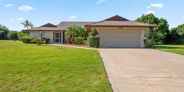 2406 NW Cove View
