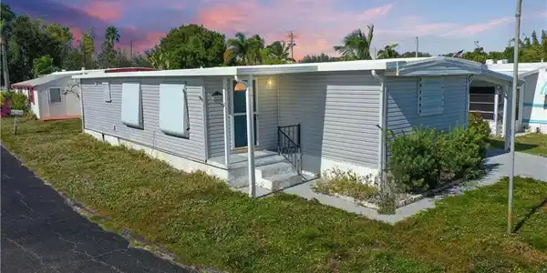 609 Garden View