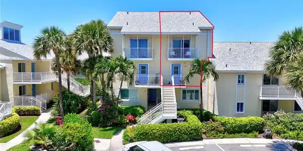 5556 NE Gulfstream Way