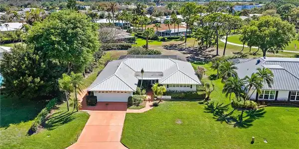 3011 SE Fairway W