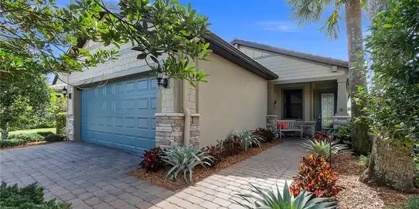 416 SE Bancroft Court