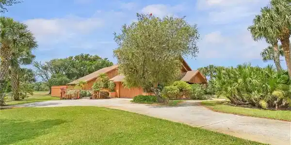 1656 SW Sandtrap Crescent