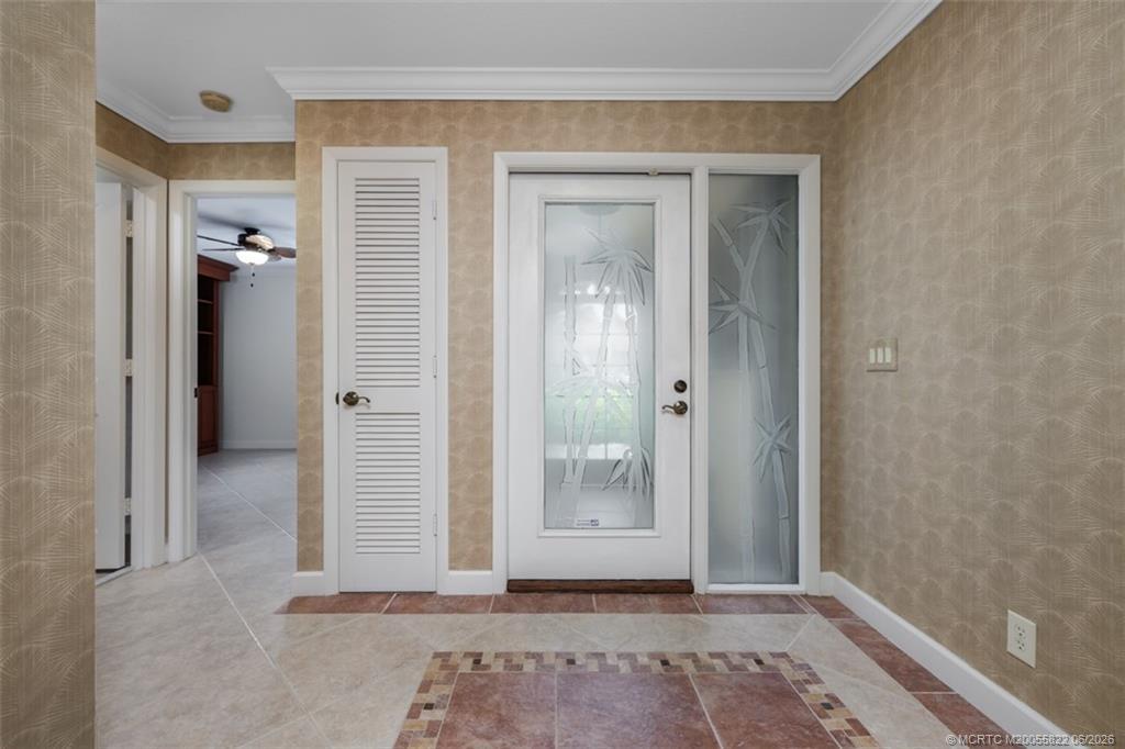 Image 4: Entry