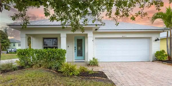807 SW 28th Street