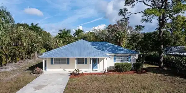 632 NW Sunset Drive