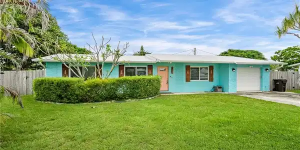 1126 SE Alamanda Lane