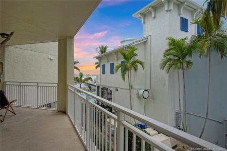 975 NW Flagler Avenue
