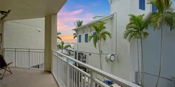 975 NW Flagler Avenue