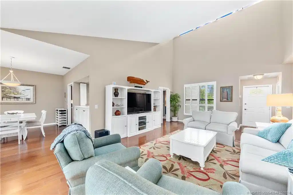 Image 1: Living Room