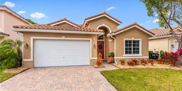2832 SW Butterfly Lane
