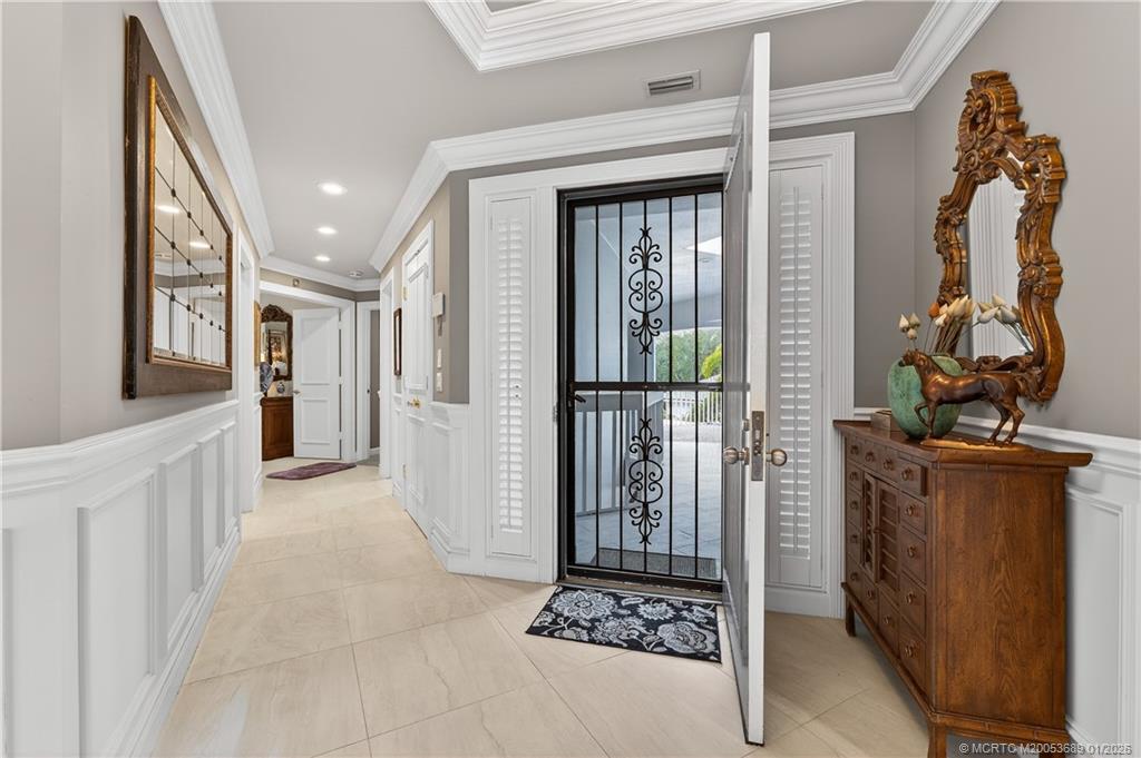 Image 4: Front Foyer