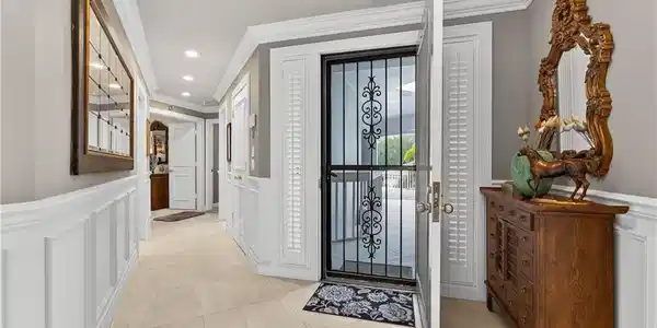 Image 4: Front Foyer