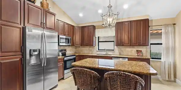 2802 SW Mariposa Circle