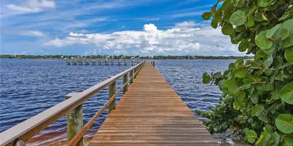 1800 SE Saint Lucie Boulevard