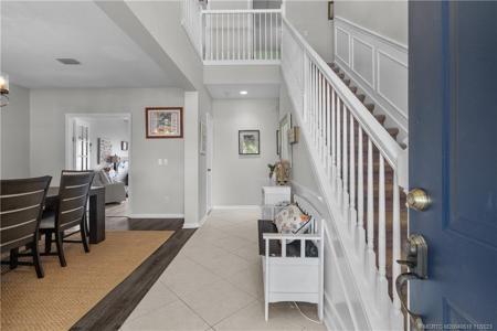 704 NW Waterlily Place