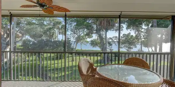 252 NE Edgewater Drive