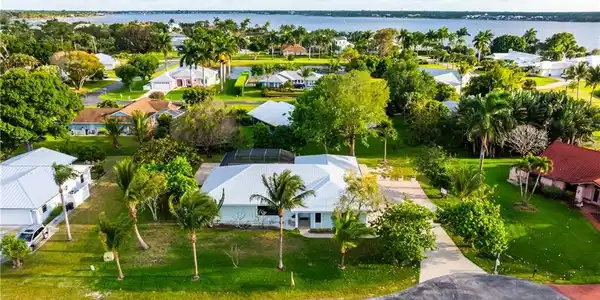 2556 NW Captiva Cove