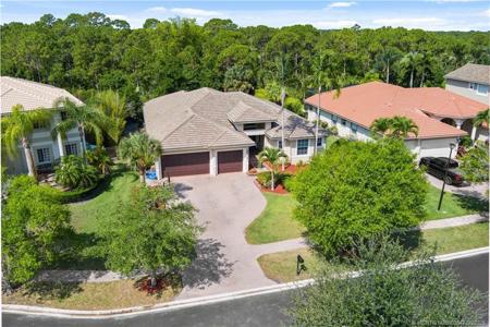 5038 SW Saint Creek Drive