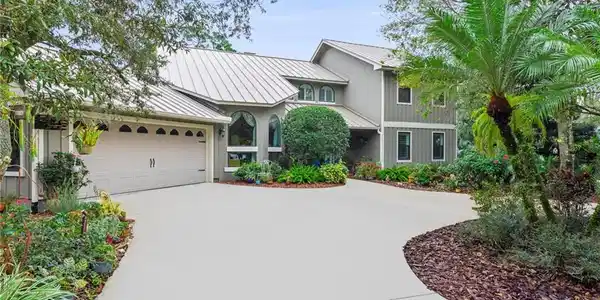 2002 SW Racquet Club Drive