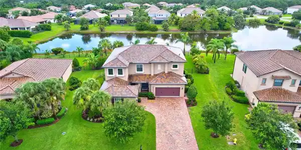 1074 SW Cherry Blossom Lane