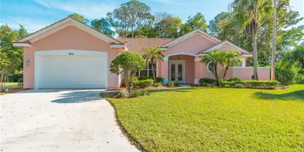 2401 SW Carriage Place