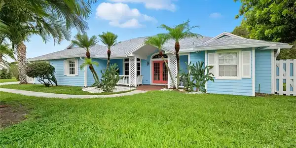 146 NE Blueberry Terrace