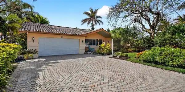 150 SW Beachway Avenue