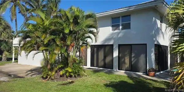 5267 NE Shore Village Terrace