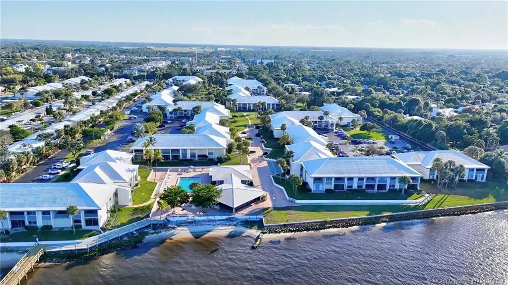 Image 1: Pierpoint Yacht Club on the Saint Lucie River