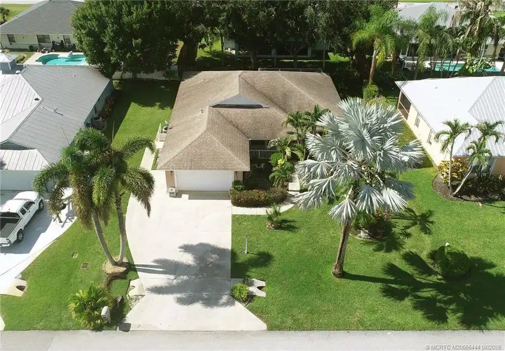Image 1: Aerial front higher elev