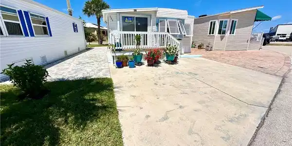 792 Nettles Boulevard