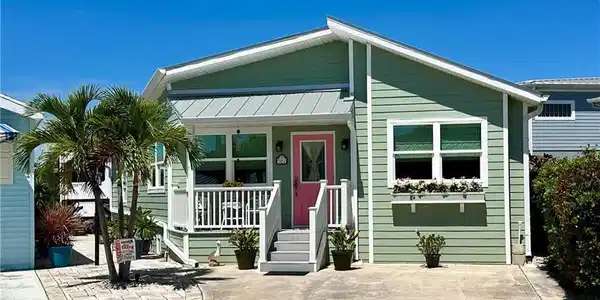 562 Nettles Boulevard