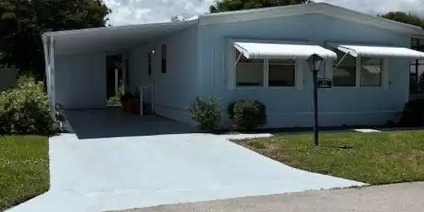 443 NE PINELAKE VILLAGE Boulevard
