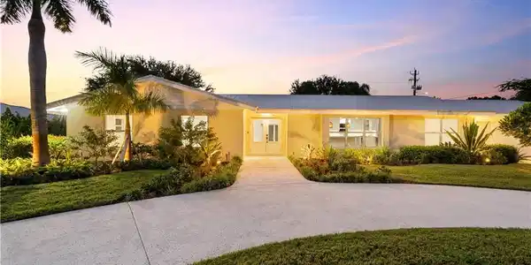 1609 NW River Trail