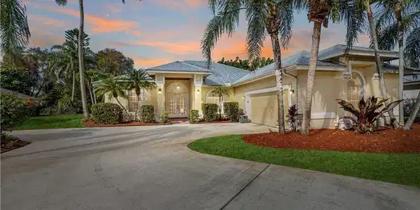 2108 SW Hunters Club Way