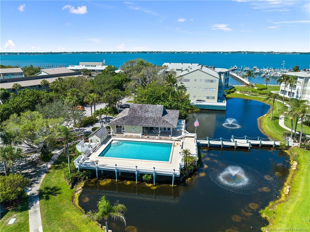 Image 3: HH West pool & clubhouse available for your use.