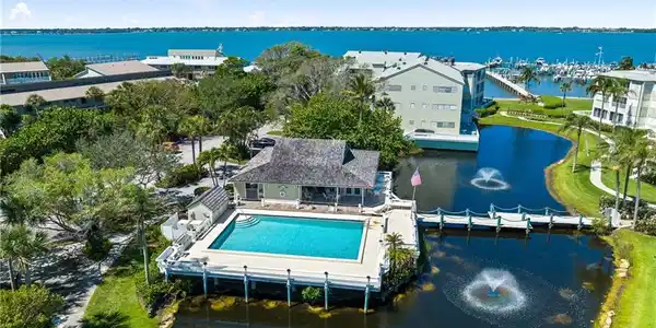 Image 3: HH West pool & clubhouse available for your use.