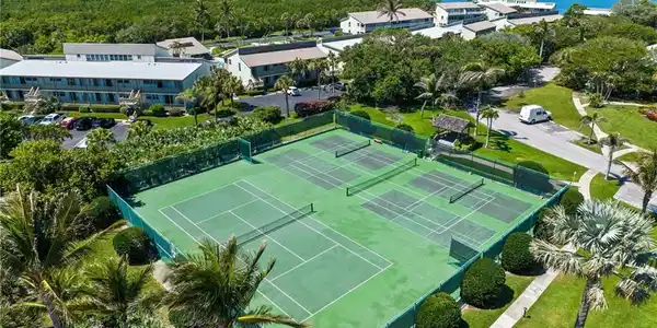 Image 4: Tennis & pickleball courts available.